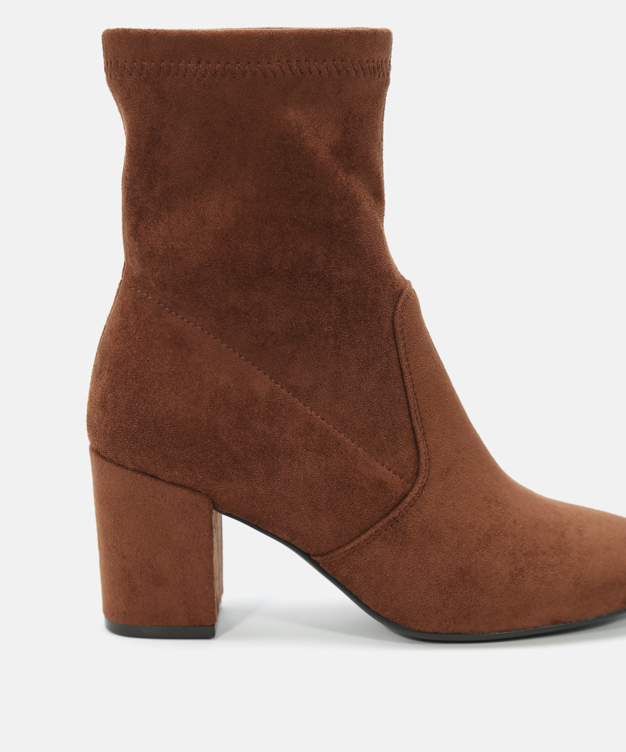 Botins castanhos básicos image number null